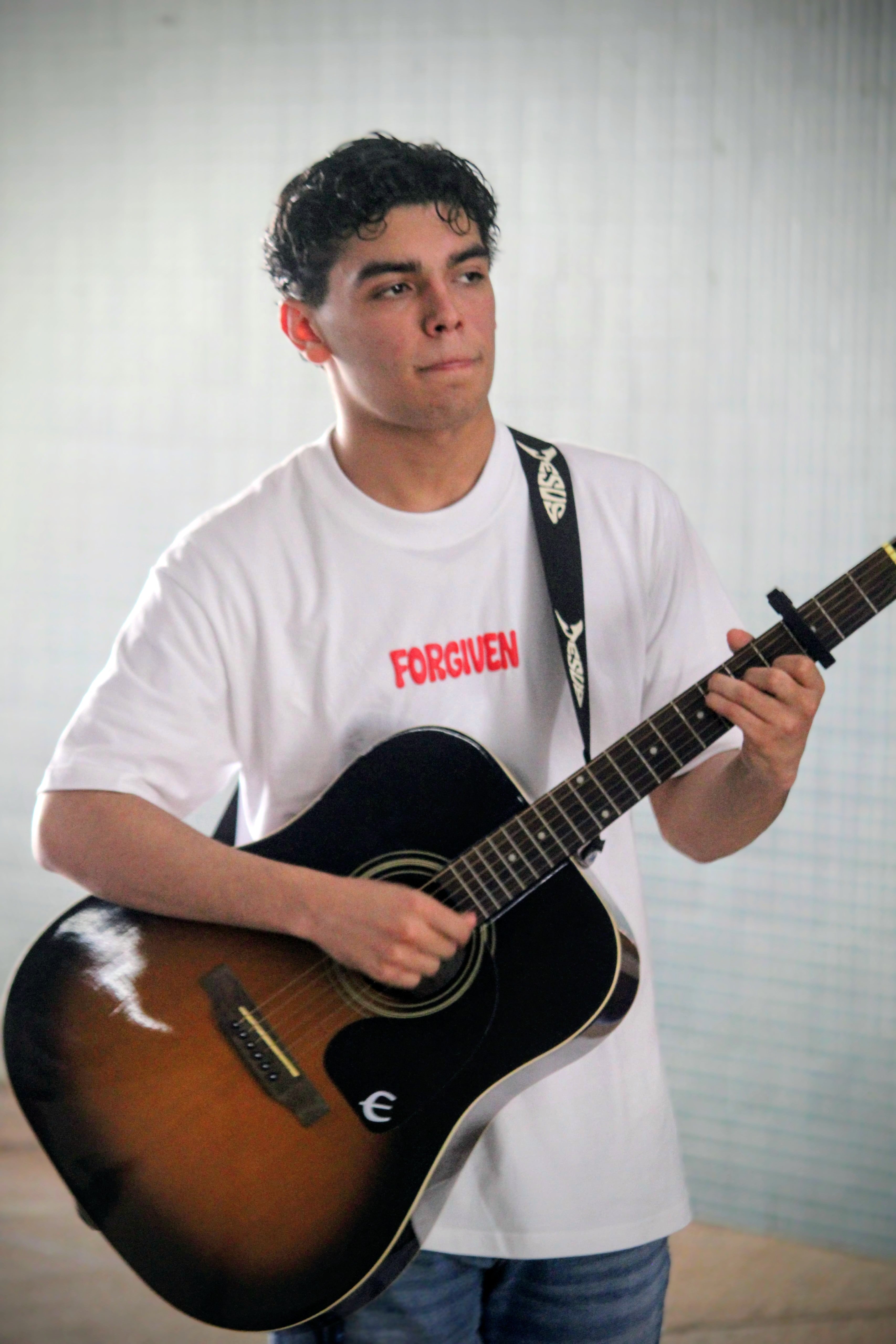 Romans 8:18 Tee 🌹